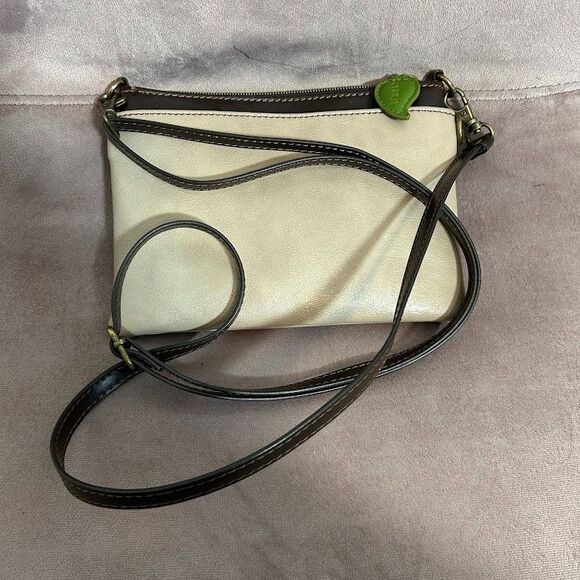 Chala Vegan Leather Small Daisy Flower Button Crossbody Purse Bag Boho - Picture 2 of 10